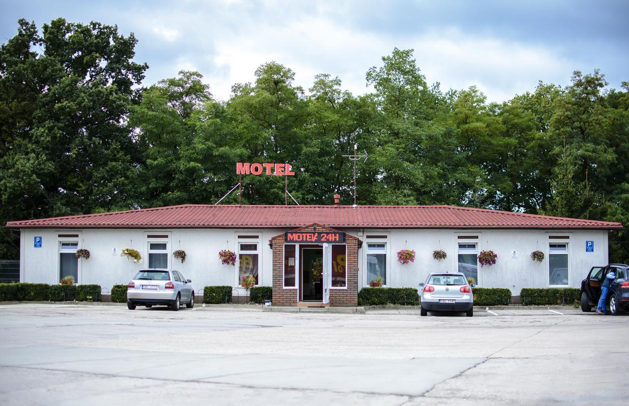 Motel W Lace ブンツラウ エクステリア 写真